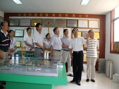 2012.7.28日山東天意兩項(xiàng)科技成果鑒定順利通過，北京領(lǐng)導(dǎo)專家，到我公司參觀指導(dǎo)
