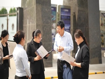 區(qū)領(lǐng)導(dǎo)調(diào)研綠色建材產(chǎn)業(yè)鏈發(fā)展 天意科技光伏清掃機(jī)器人成亮點(diǎn)