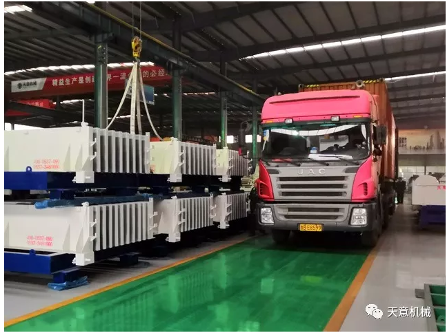 天意機械為柬埔寨客戶加工生產(chǎn)年產(chǎn)80萬平方輕質(zhì)墻板生產(chǎn)線成功裝車啟運！