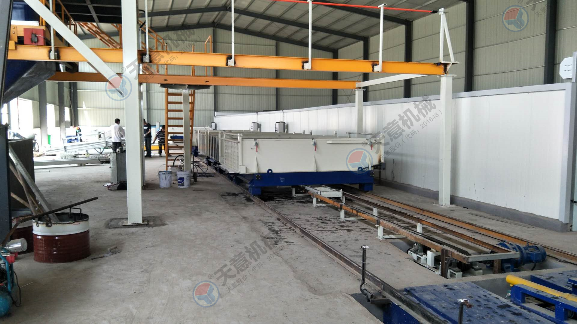 輕質(zhì)隔墻板設(shè)備自動(dòng)化程度高，產(chǎn)量大